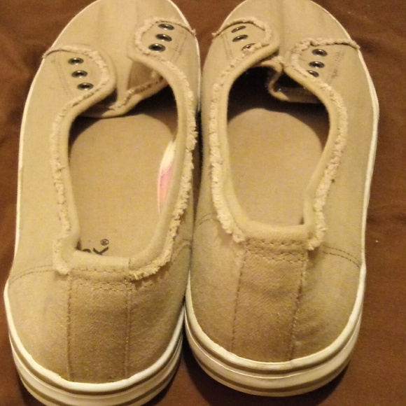 Flat Laceless Canvas Shoes - Picture 2 of 4